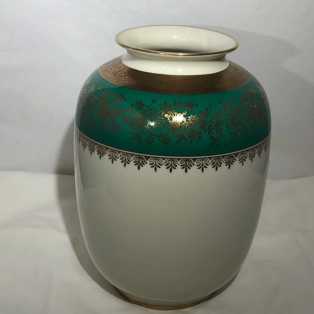VINTAGE ESCHEBACH OF GERMANY 1945 WHITE, GREEN & GOLD PORCELAIN VASE